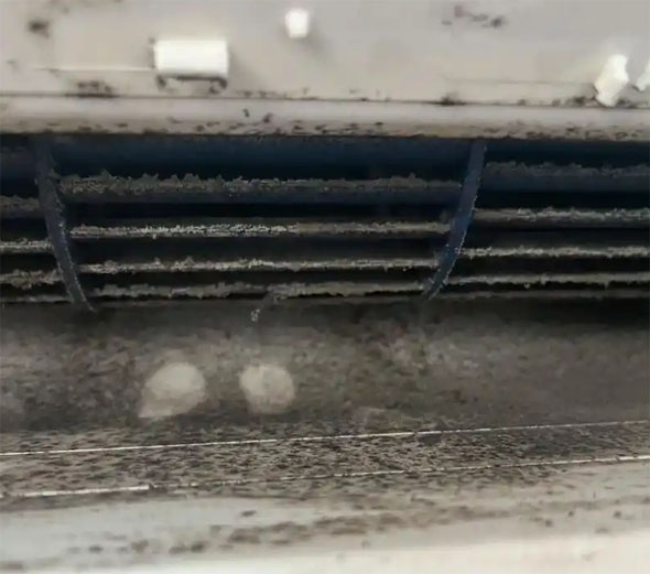 渝水空调吹的风有股烧焦味是怎么回事